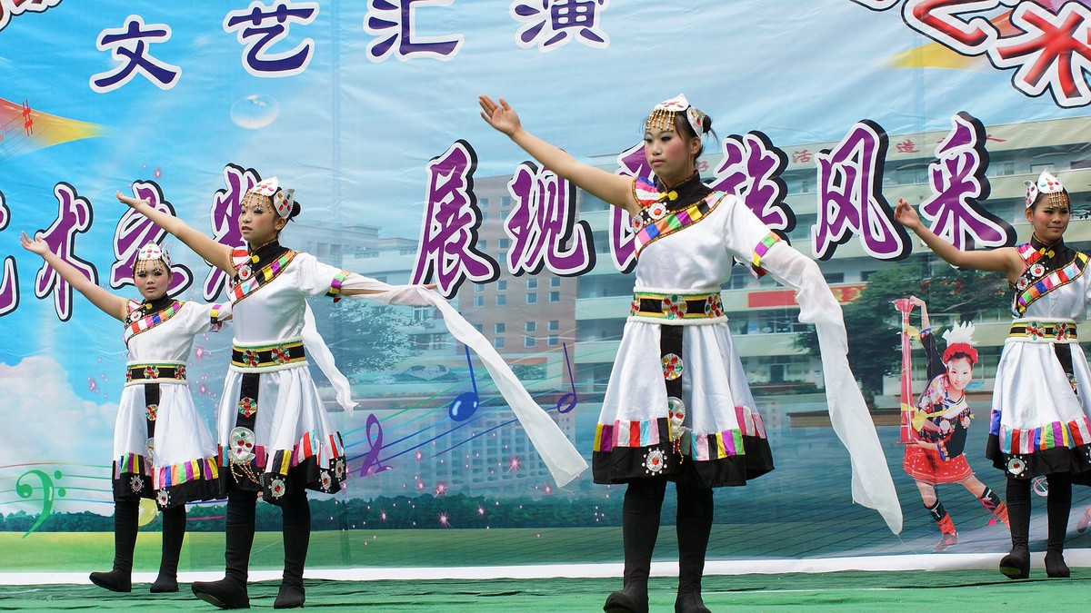 校园内文艺演出