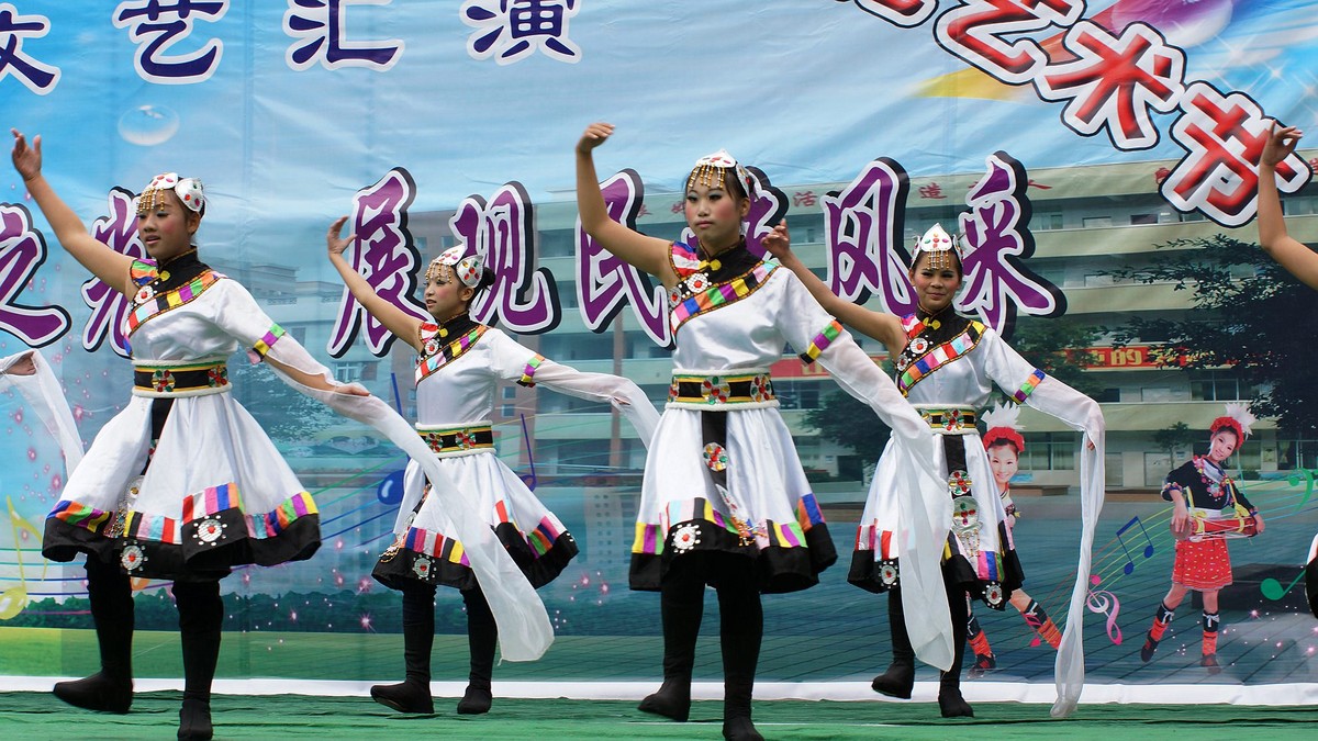 校园内文艺演出