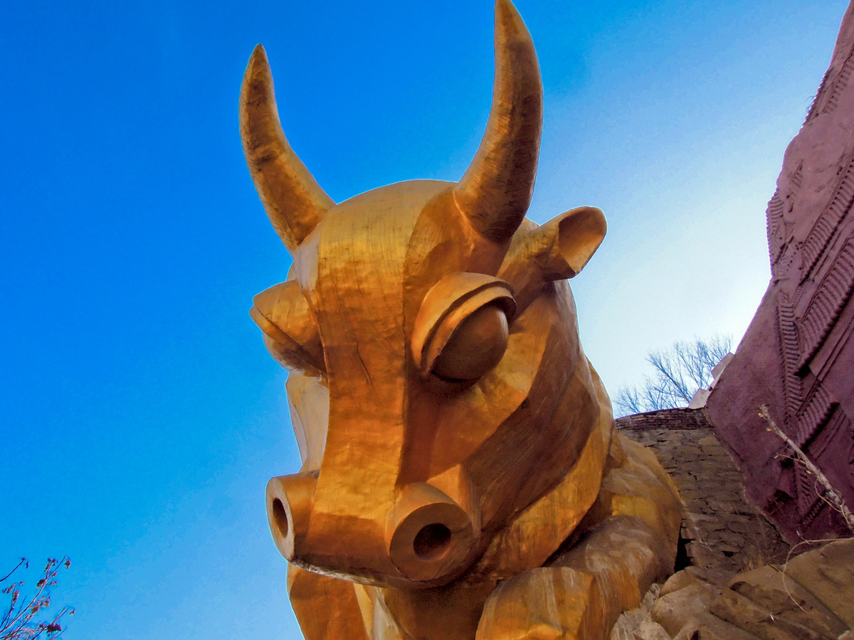 太原古交金牛桥头望金牛