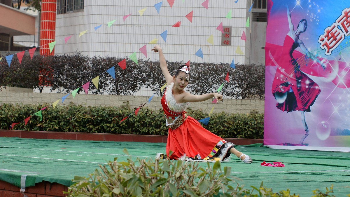 校园内文艺演出