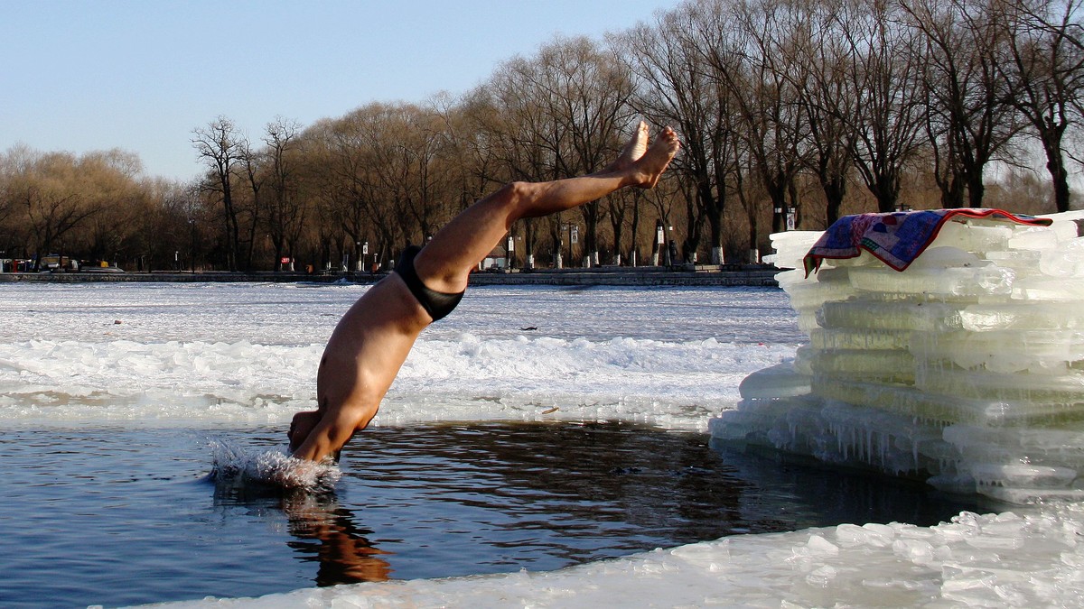 2015年元月2日拍摄 沈阳北陵公园 冬泳队的 新习作    祝福各位师友新年快乐 万事如意