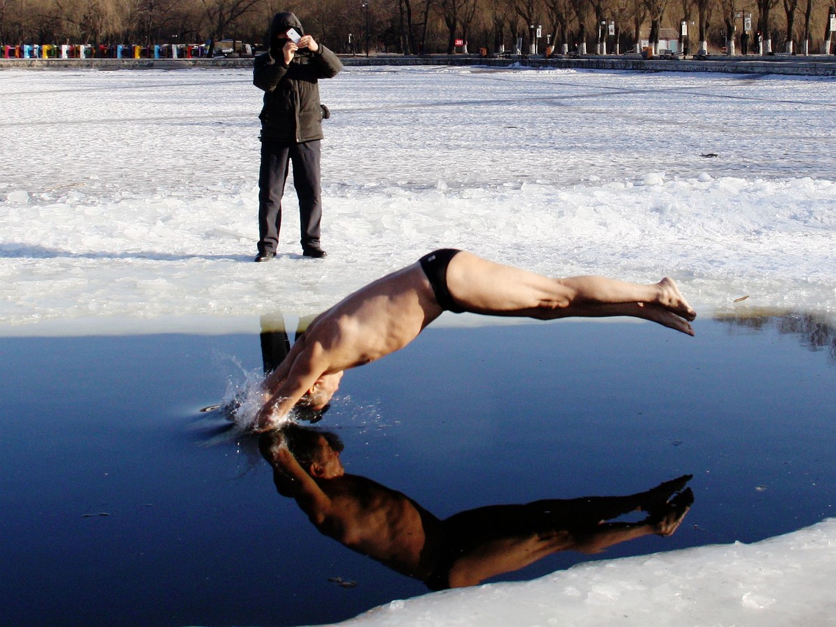 2015年元月2日拍摄 沈阳北陵公园 冬泳队的 新习作    祝福各位师友新年快乐 万事如意