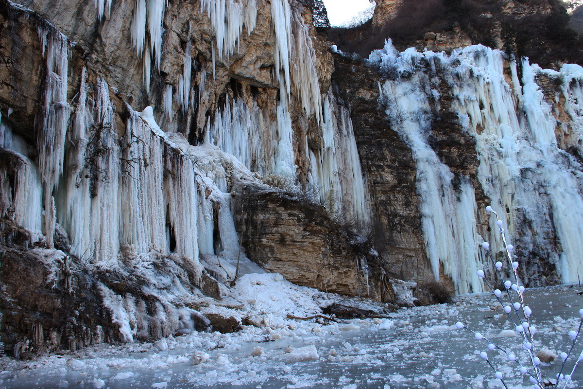 寒冬霞云岭冰瀑布奇观(一)