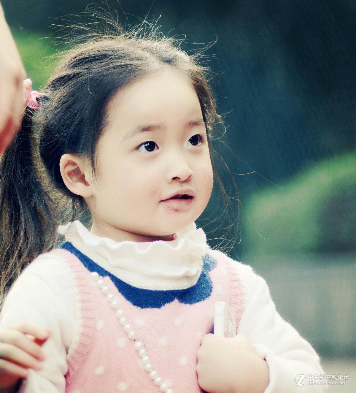 小紙炮拍小美女祝小女孩和她們的奶奶媽媽節日快樂