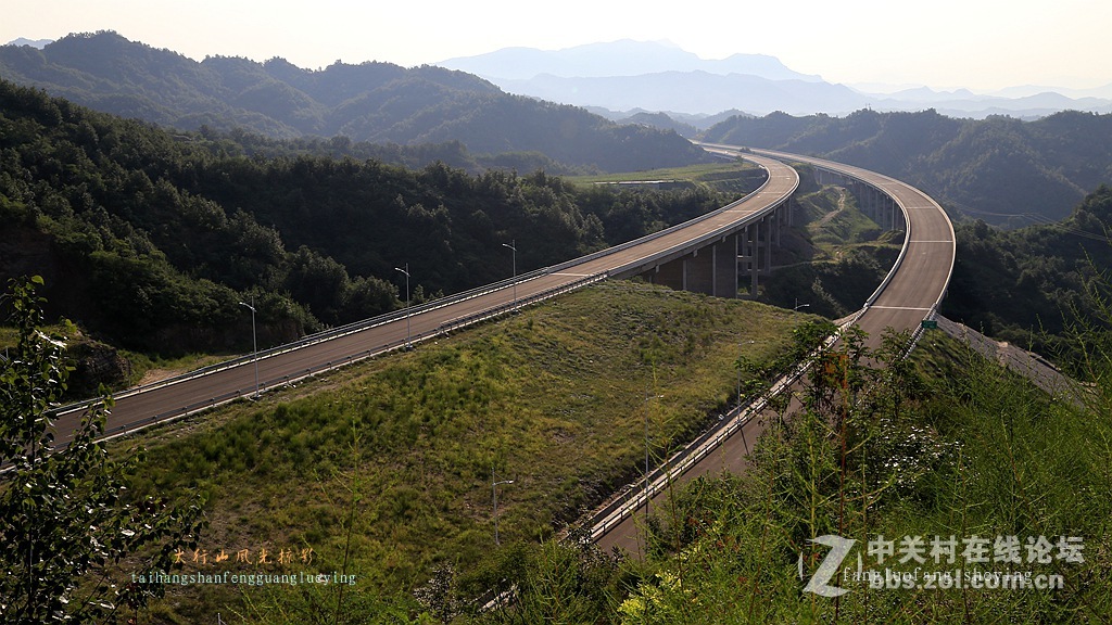 高速公路穿过太行山