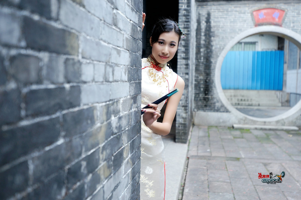 【潮连岛祠堂外拍】旗袍少女------茵茵