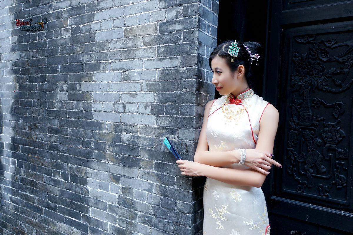 【潮连岛祠堂外拍】旗袍少女------茵茵