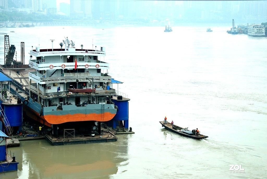 长江上船坞修船