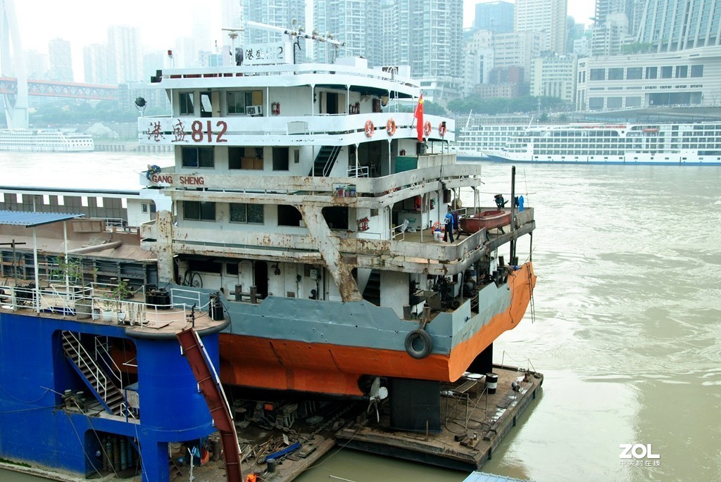 长江上船坞修船