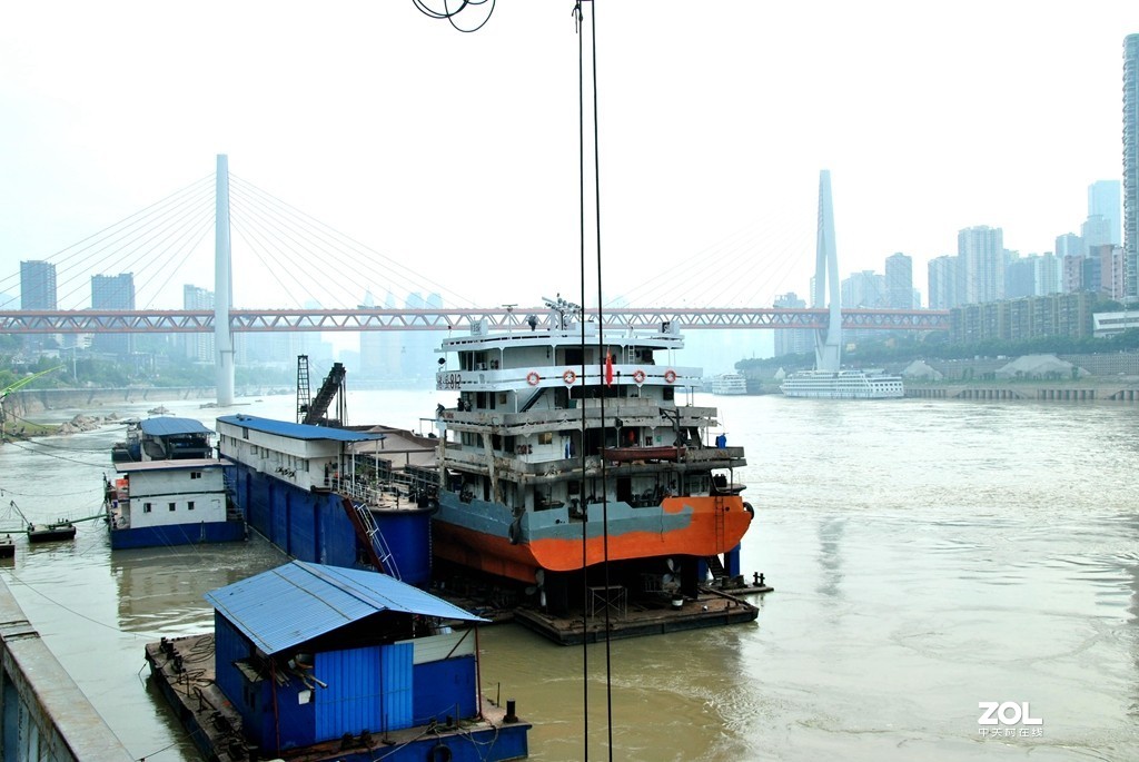 长江上船坞修船