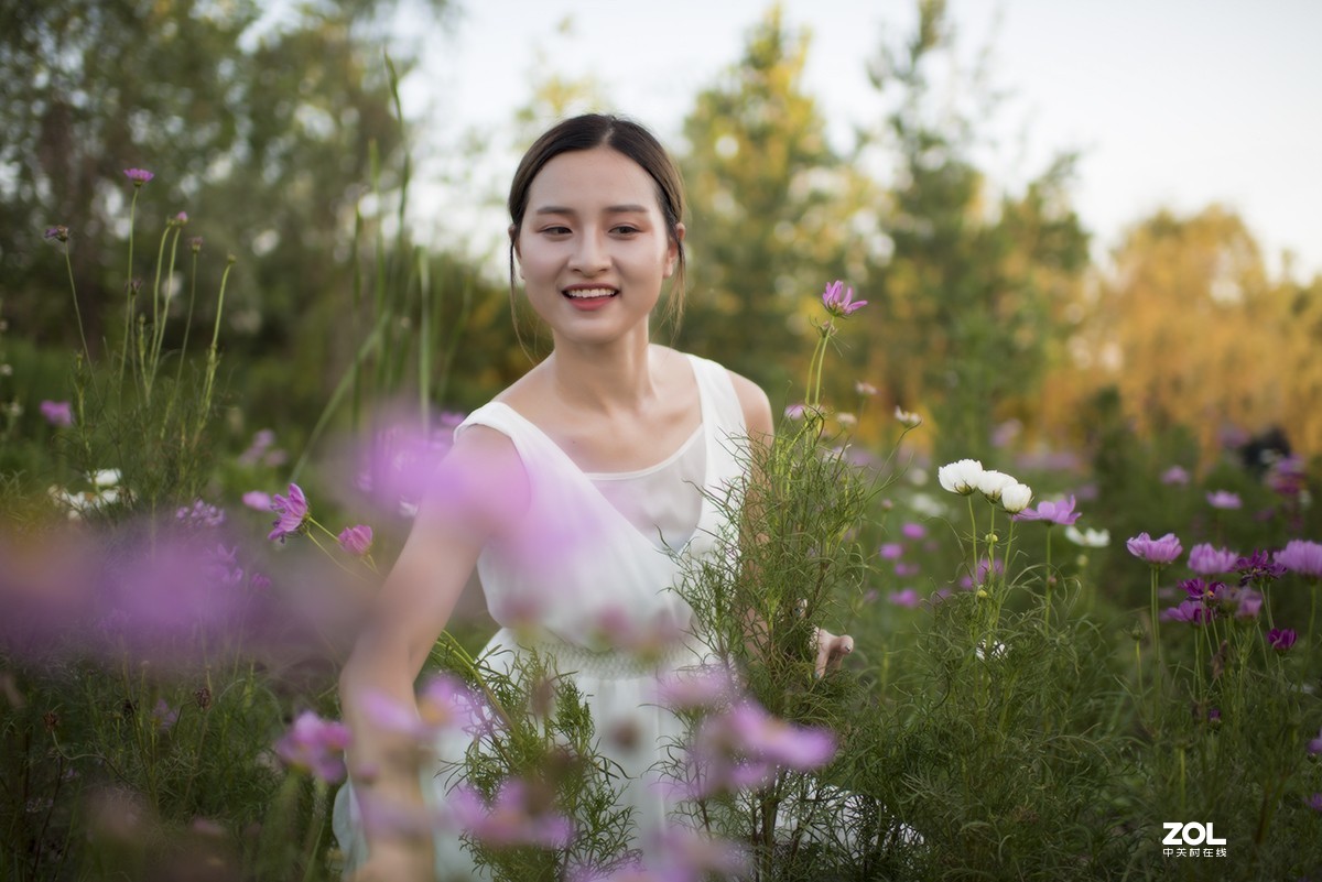 #外拍组# 鲜花丛中的少女