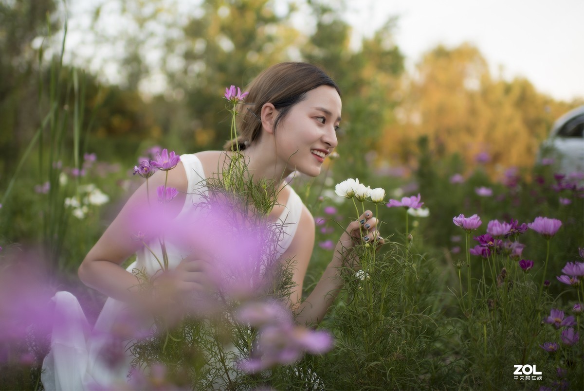 #外拍组# 鲜花丛中的少女