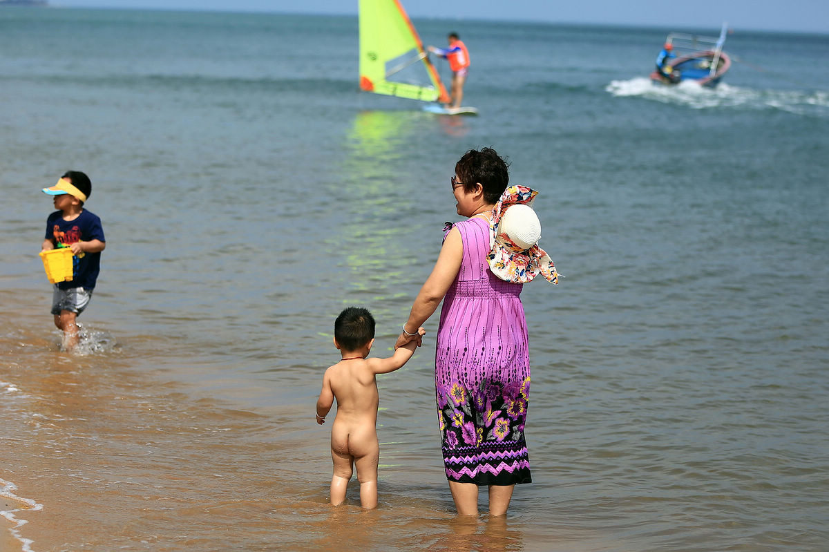 海滩随拍--谁说不能裸泳