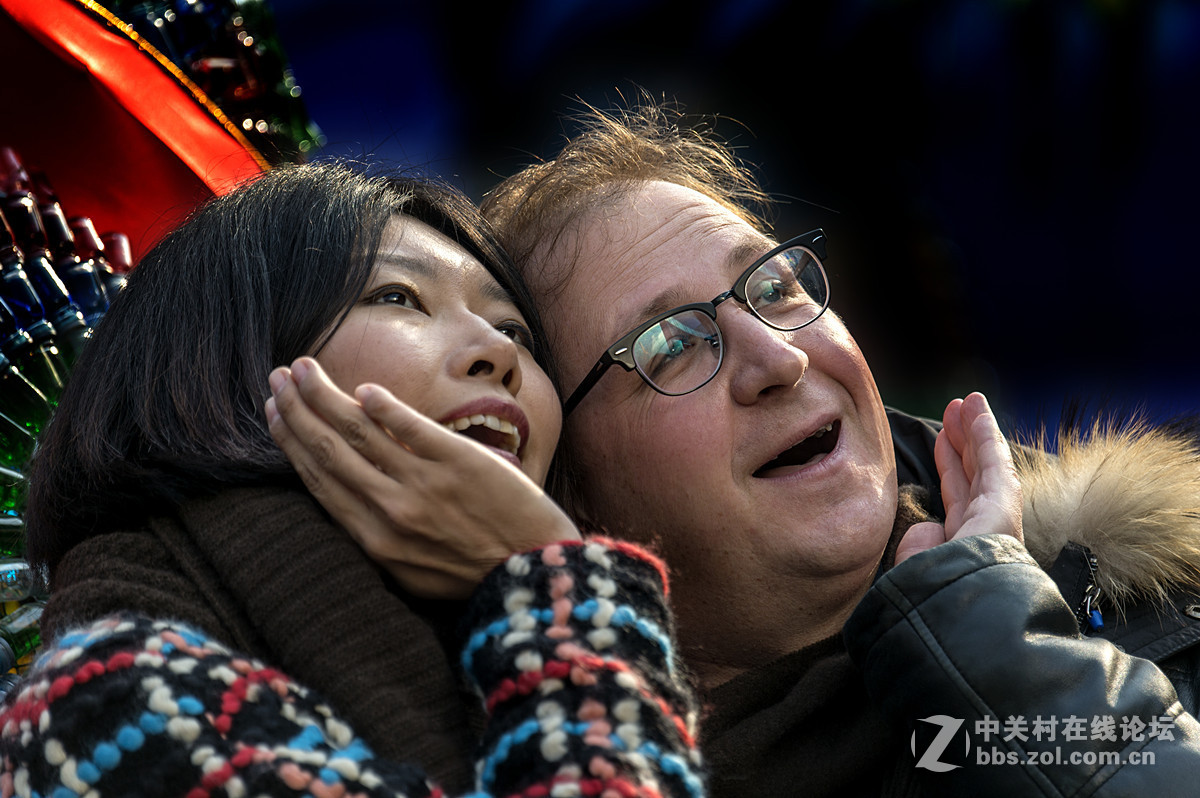 #尼康人物类作品赏析#第1期《星期六的抓拍》（老阿推荐）