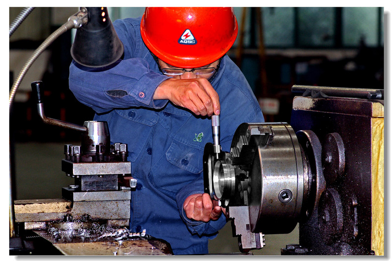 一丝不苟～机械厂劳动写生(1)