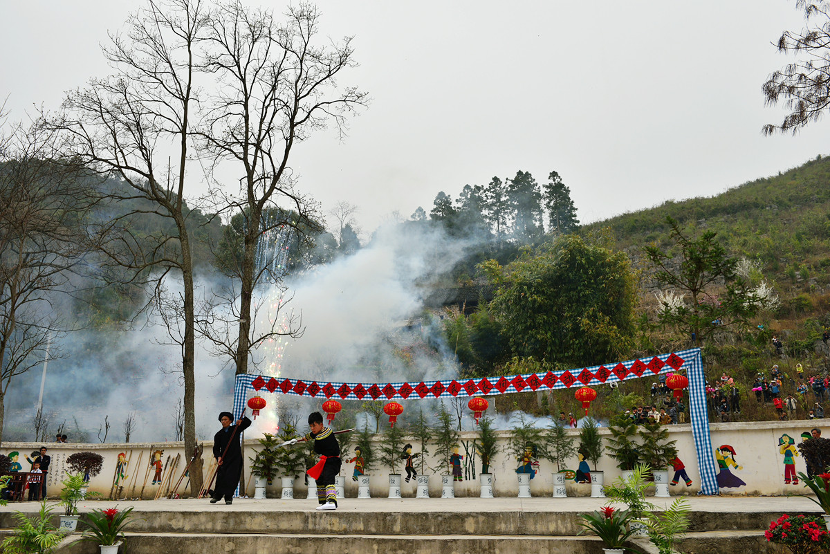 #喜羊羊中国年民俗摄影大赛#《迎新春、民间传统舞狮比赛》。