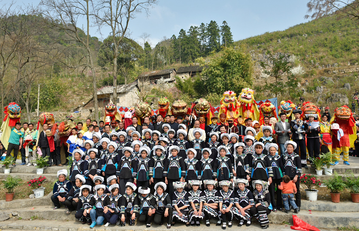 #喜羊羊中国年民俗摄影大赛#《迎新春、民间传统舞狮比赛》。