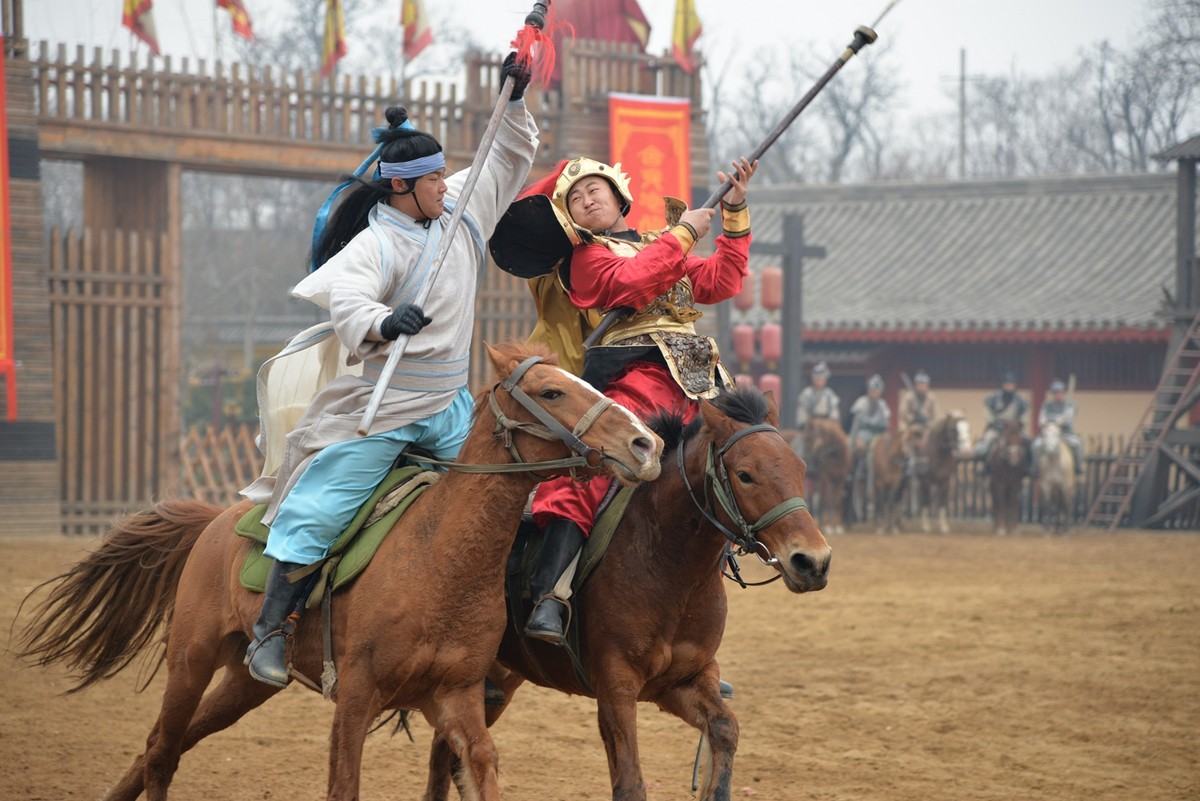 清明上河园之岳飞枪挑小梁王