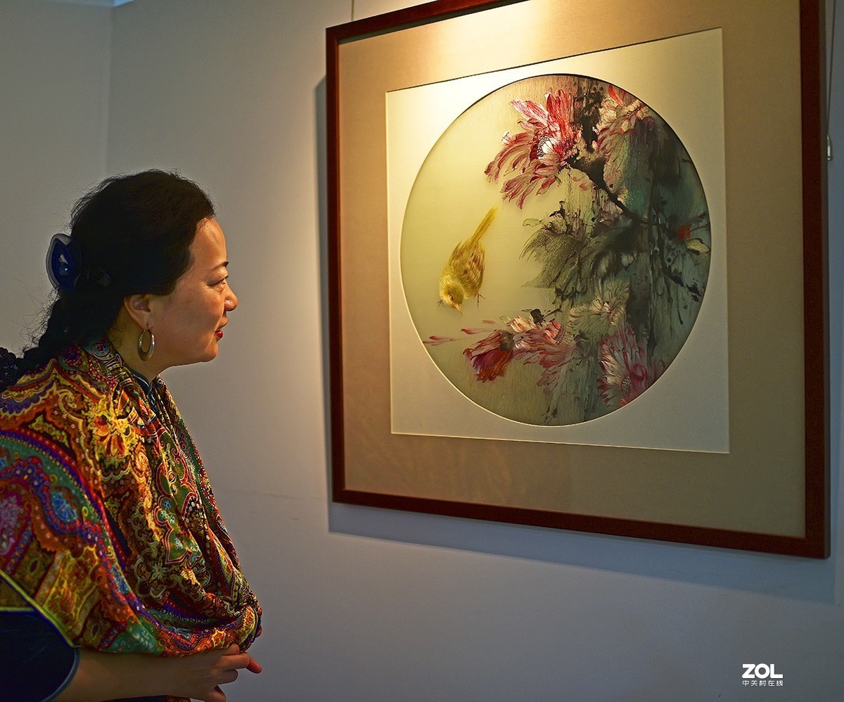 绣娘----摄于苏州市镇湖刺绣一条街