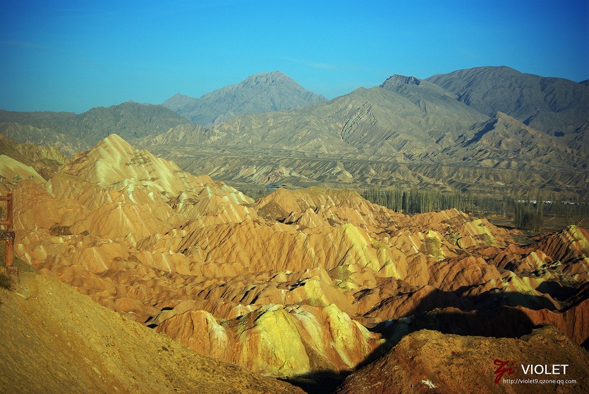 七彩丹霞和冰沟丹霞