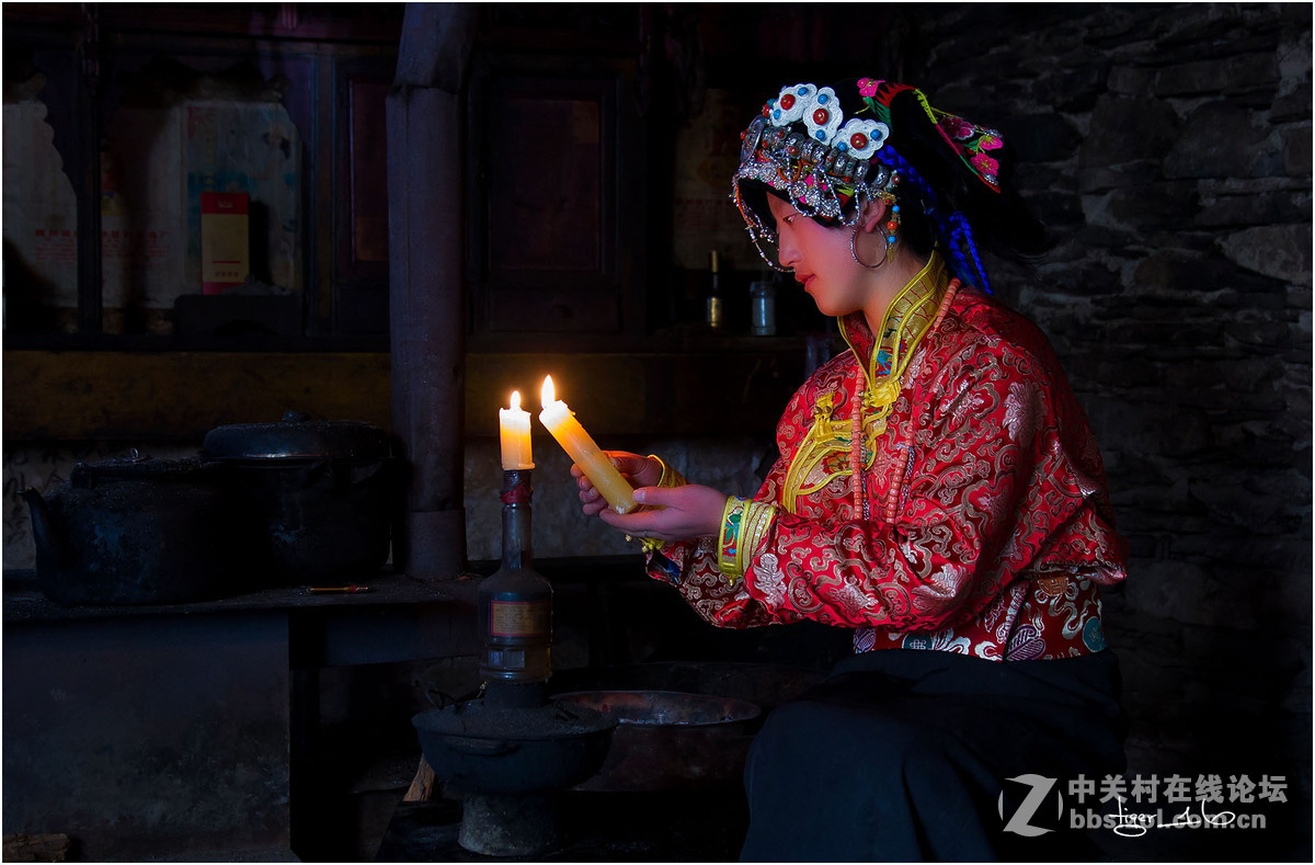 藏家姊妹花--四川理县下孟班达村红叶雪山风景区