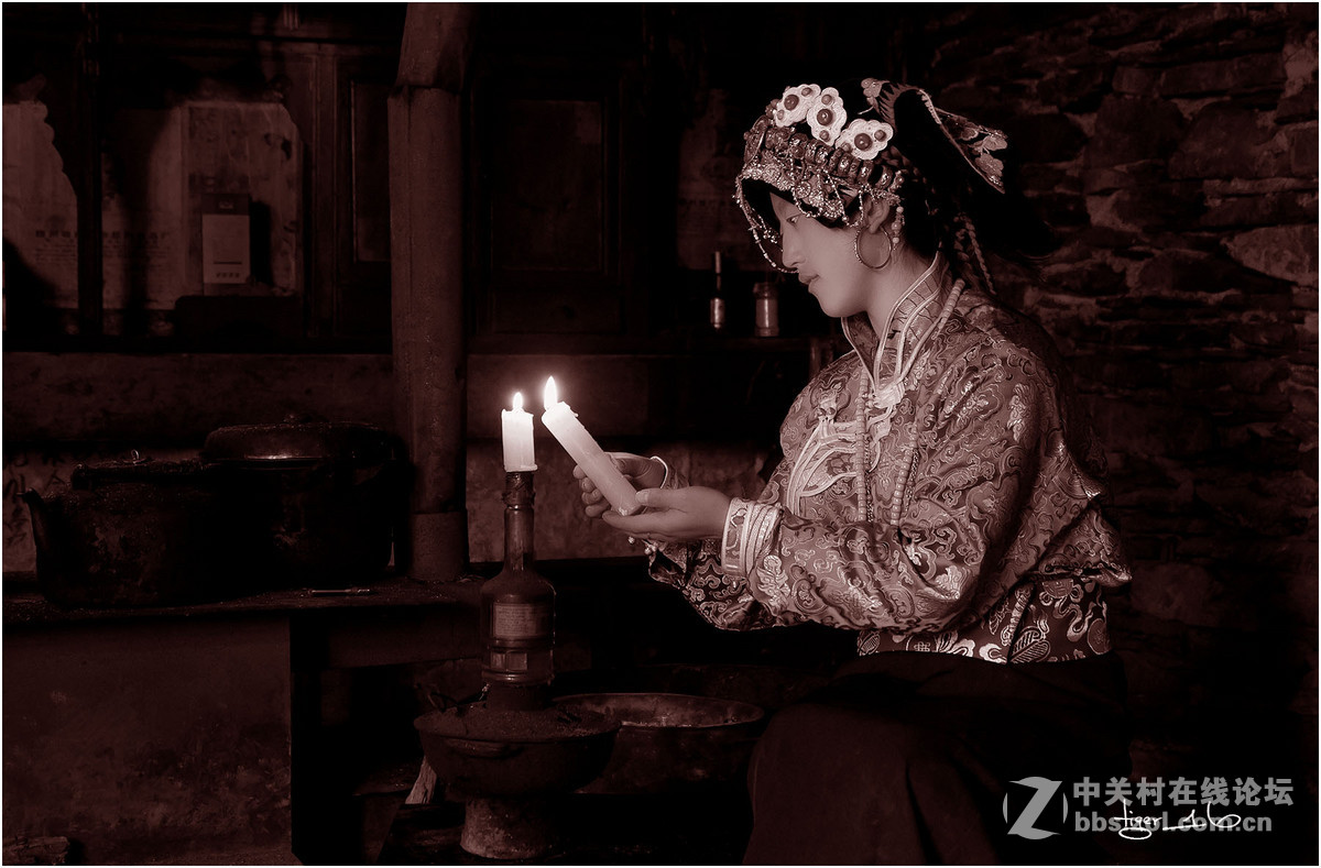 藏家姊妹花--四川理县下孟班达村红叶雪山风景区