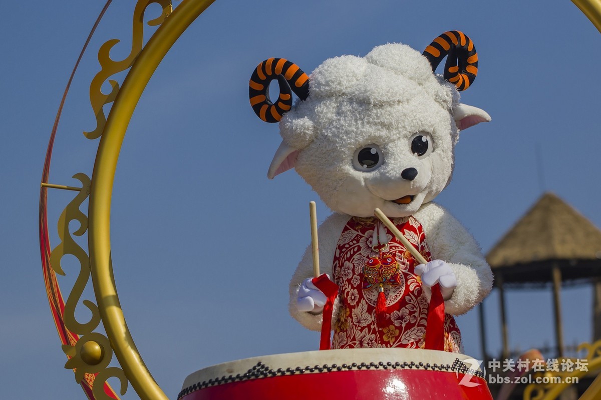 祝大家羊年快乐！献上一组恐龙园新春花车！