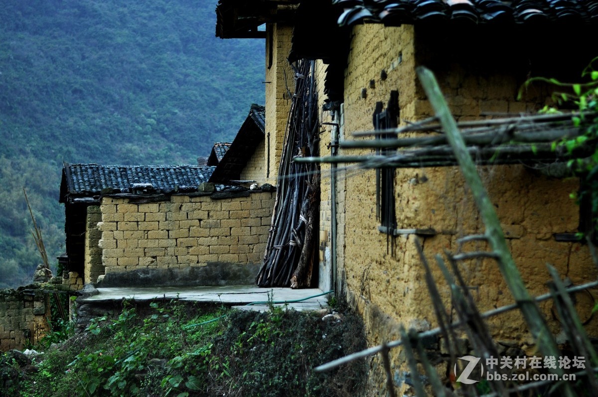 美丽乡村漂亮的泥瓦房走近广西融安东起的一个美丽乡村