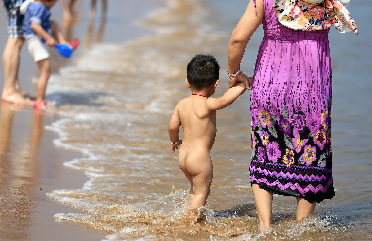 海滩随拍--谁说不能裸泳