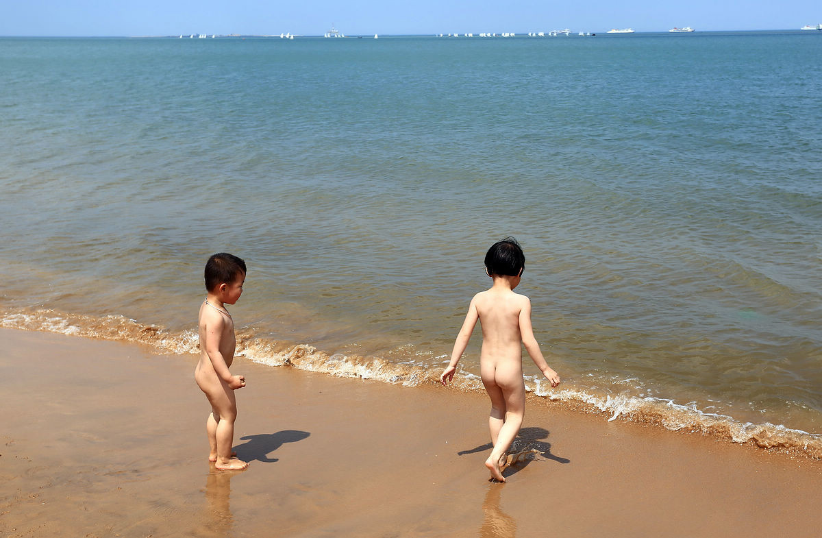 海滩随拍--谁说不能裸泳
