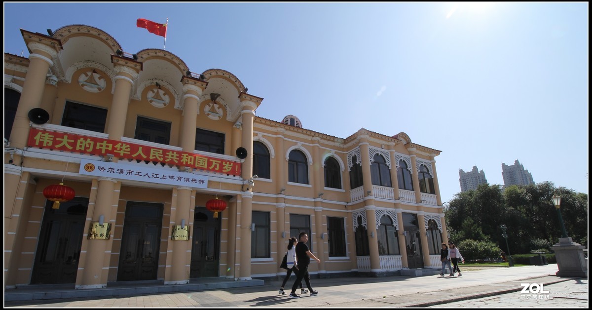 江边一组建筑物