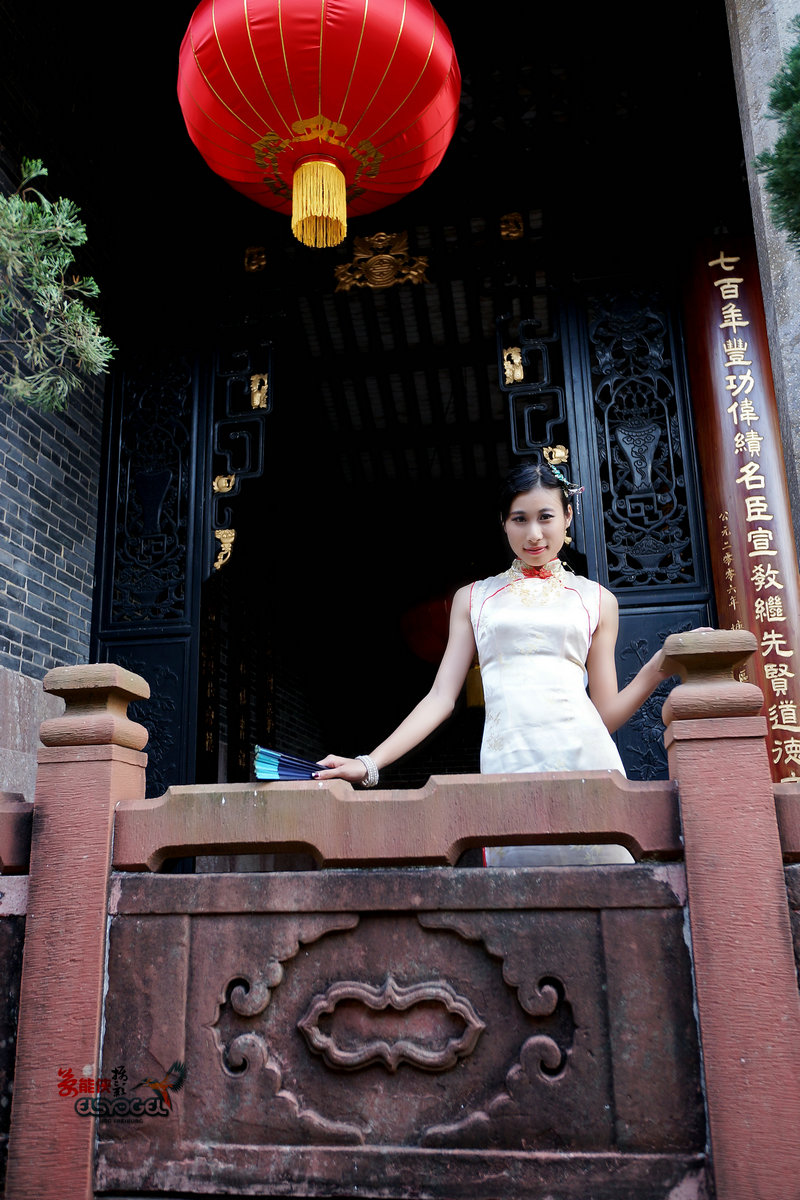 【潮连岛祠堂外拍】旗袍少女------茵茵