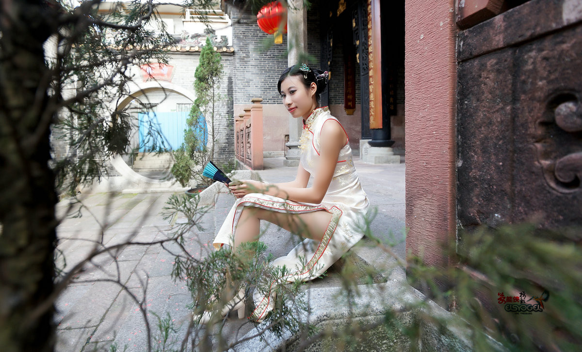 【潮连岛祠堂外拍】旗袍少女------茵茵