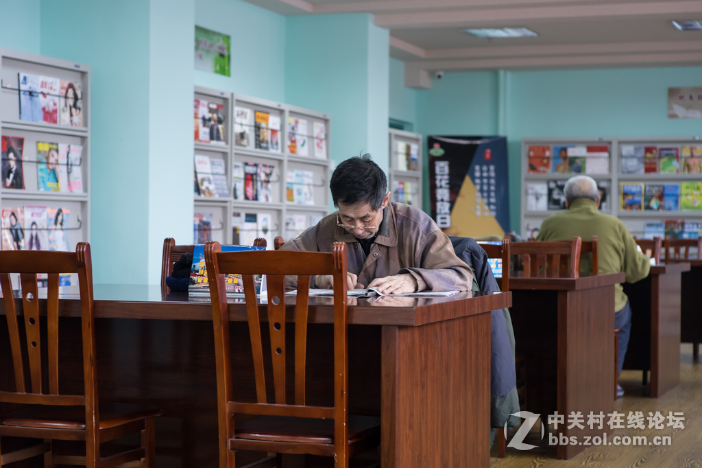 读书看报的好去处-----走进南岗区图书馆