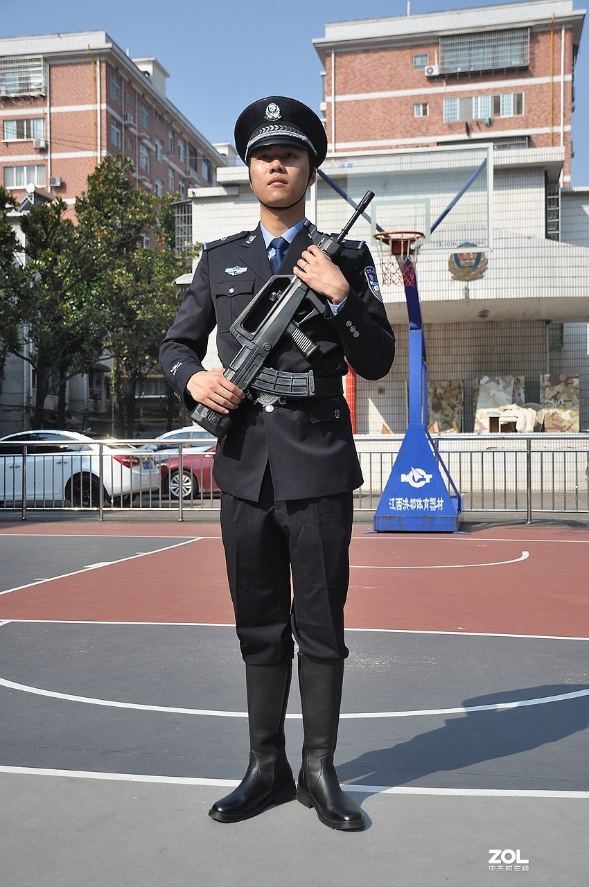酷拍公安特警英姿飒爽