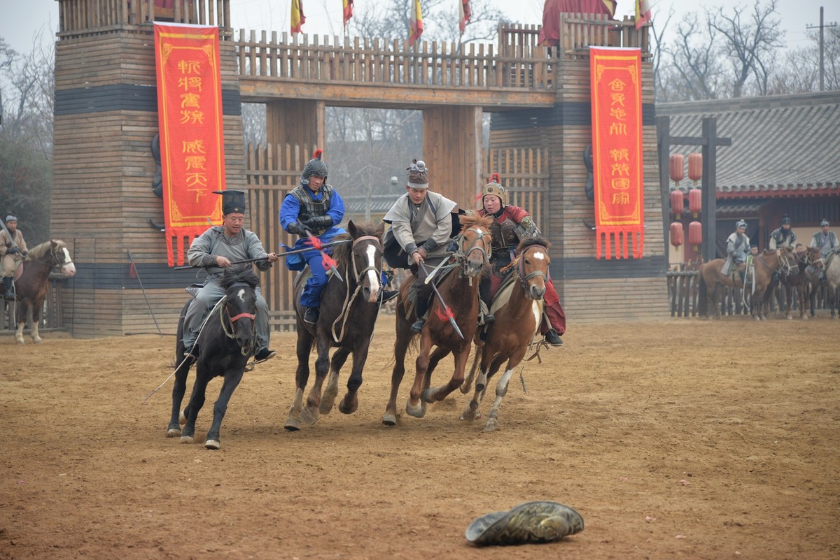 清明上河园之岳飞枪挑小梁王