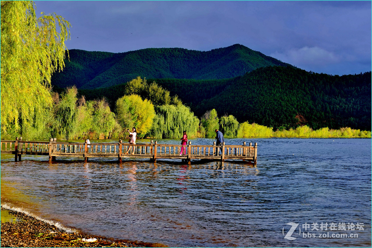 泸沽湖的傍晚