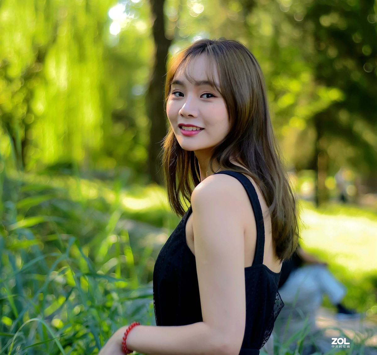 外拍组夏日里的俏丽女孩