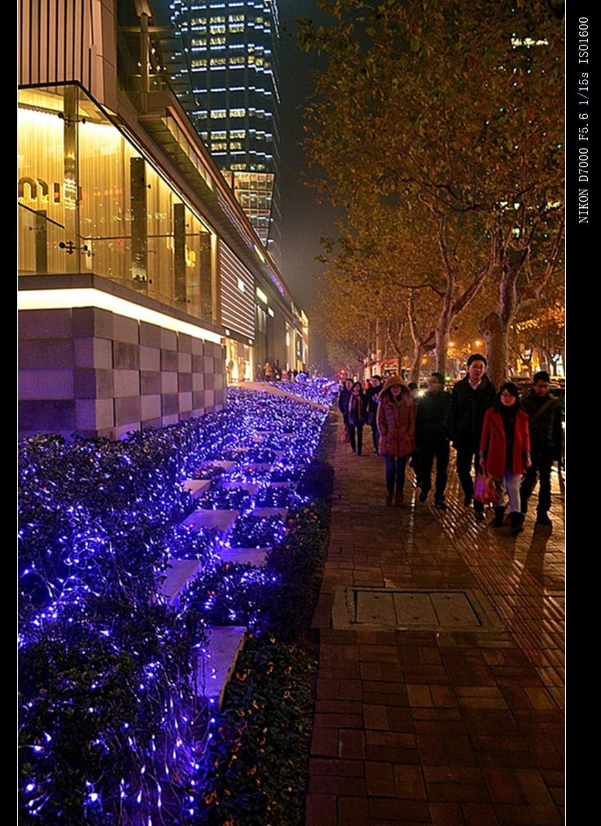 商业街夜景