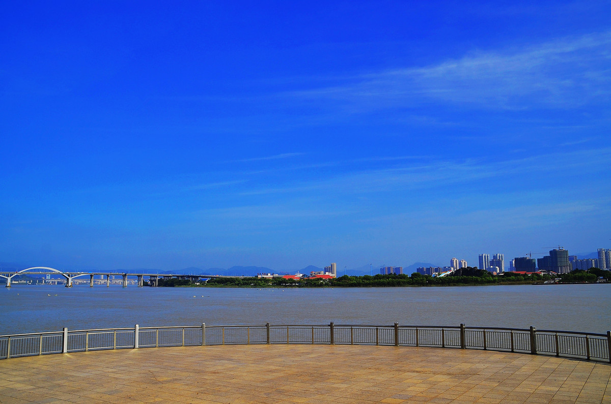 携一组《城市风光》祝日照星空(中国)一周年同时祝三位版主和摄友们拍摄快乐！