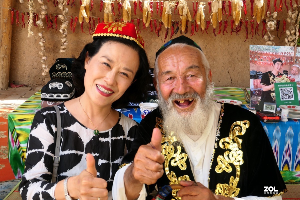 葡萄沟、一佰零三岁老爷爷拍照十元钱、多多、他乐了