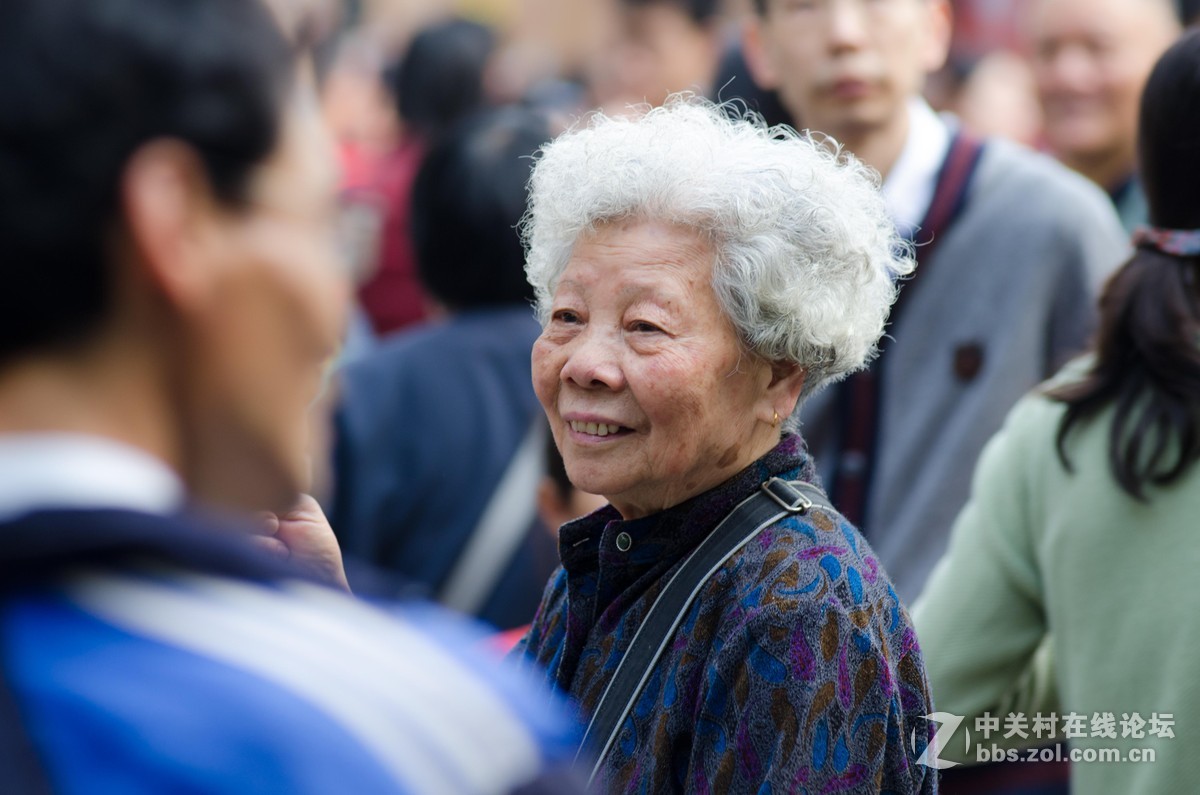 第一次用 D7000 +80-200 2.8 G 扫街人像 【刚没发成功 再发一次】