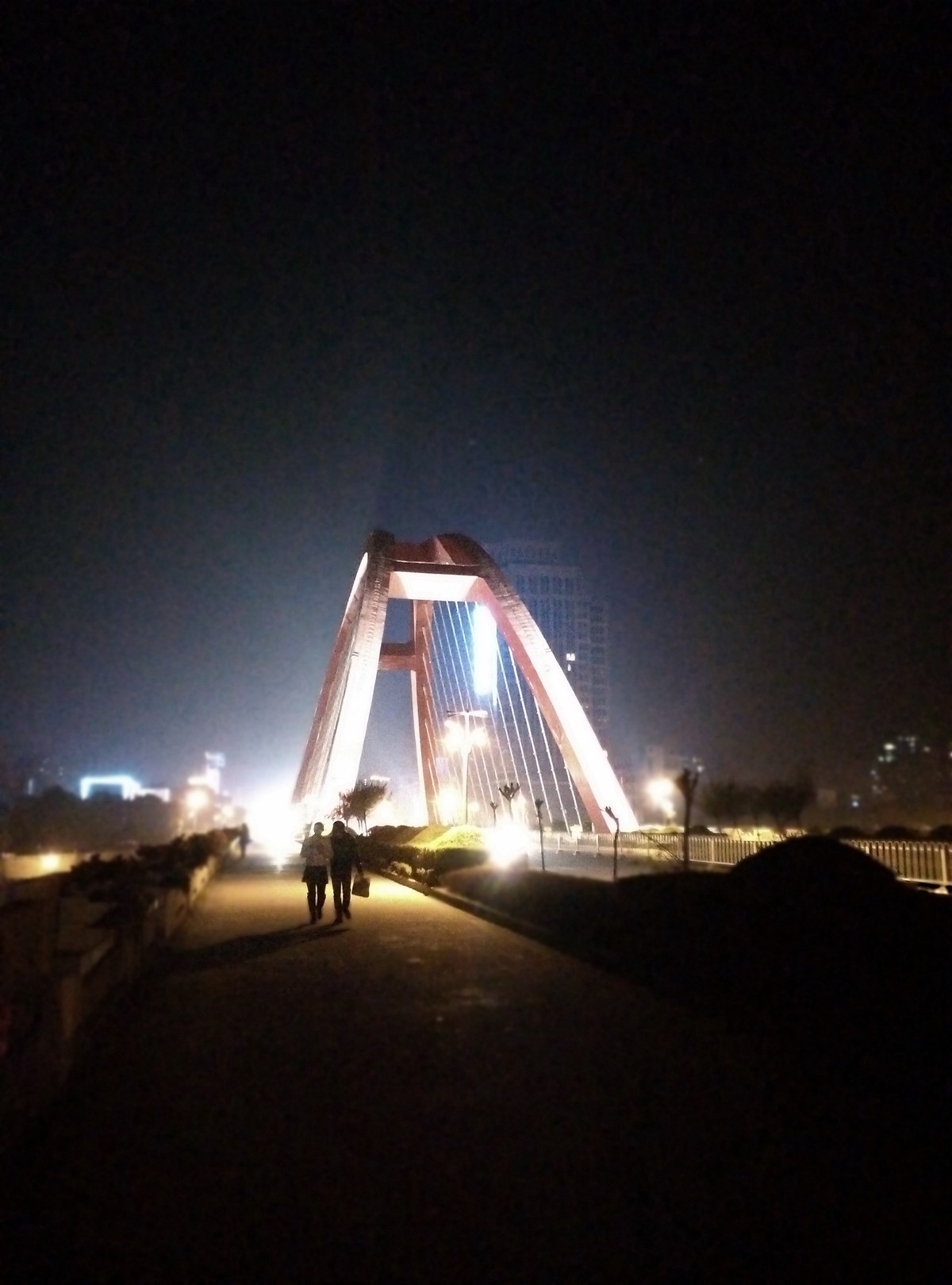 IUNI U3 拍的夜景  一拍6张自动合成，功能强大啊！