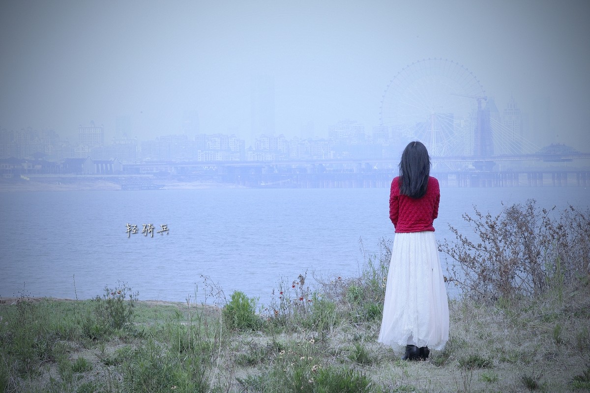 雨水节气生米大桥东头江边情绪人像轻骑兵摄影