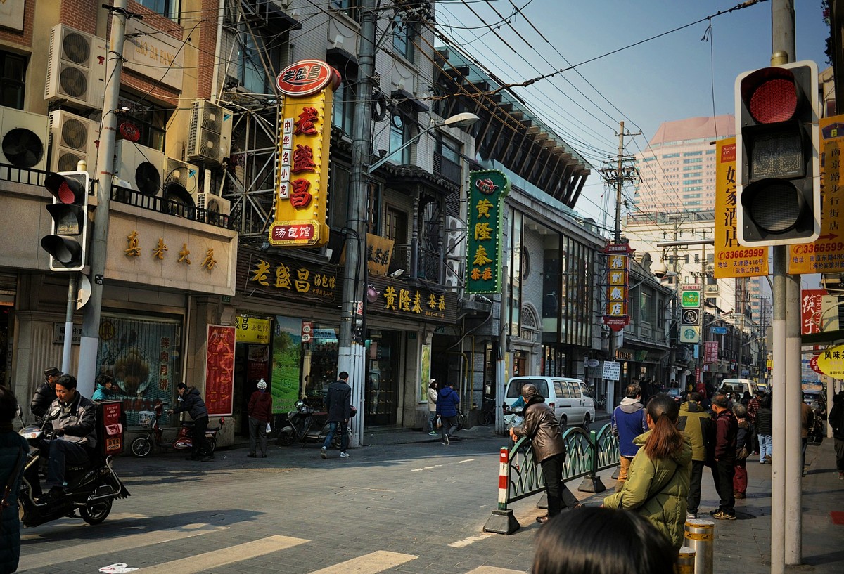 雾霾下的上海南京路