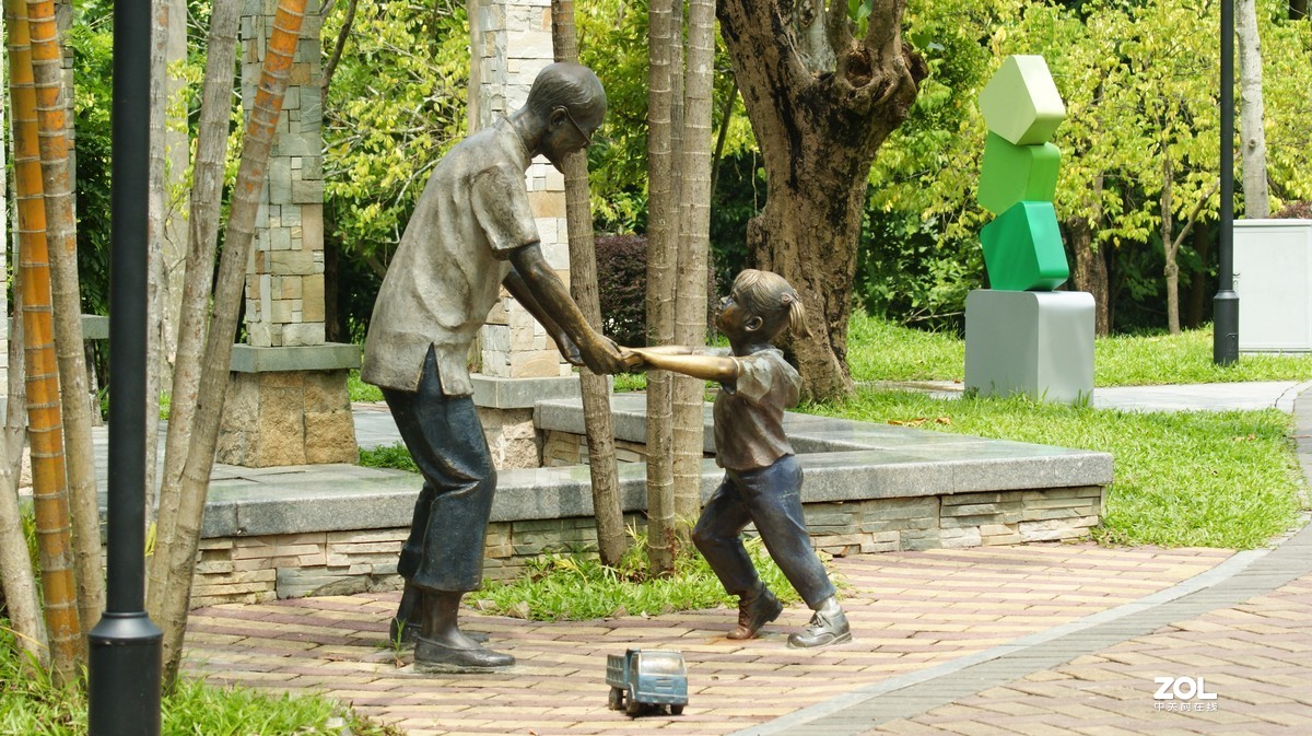 深圳羊台山公园之《人物雕塑》