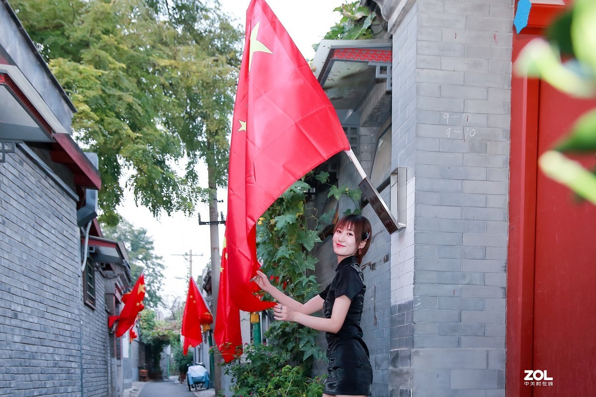 #街拍组# 五星红旗我为你自豪！