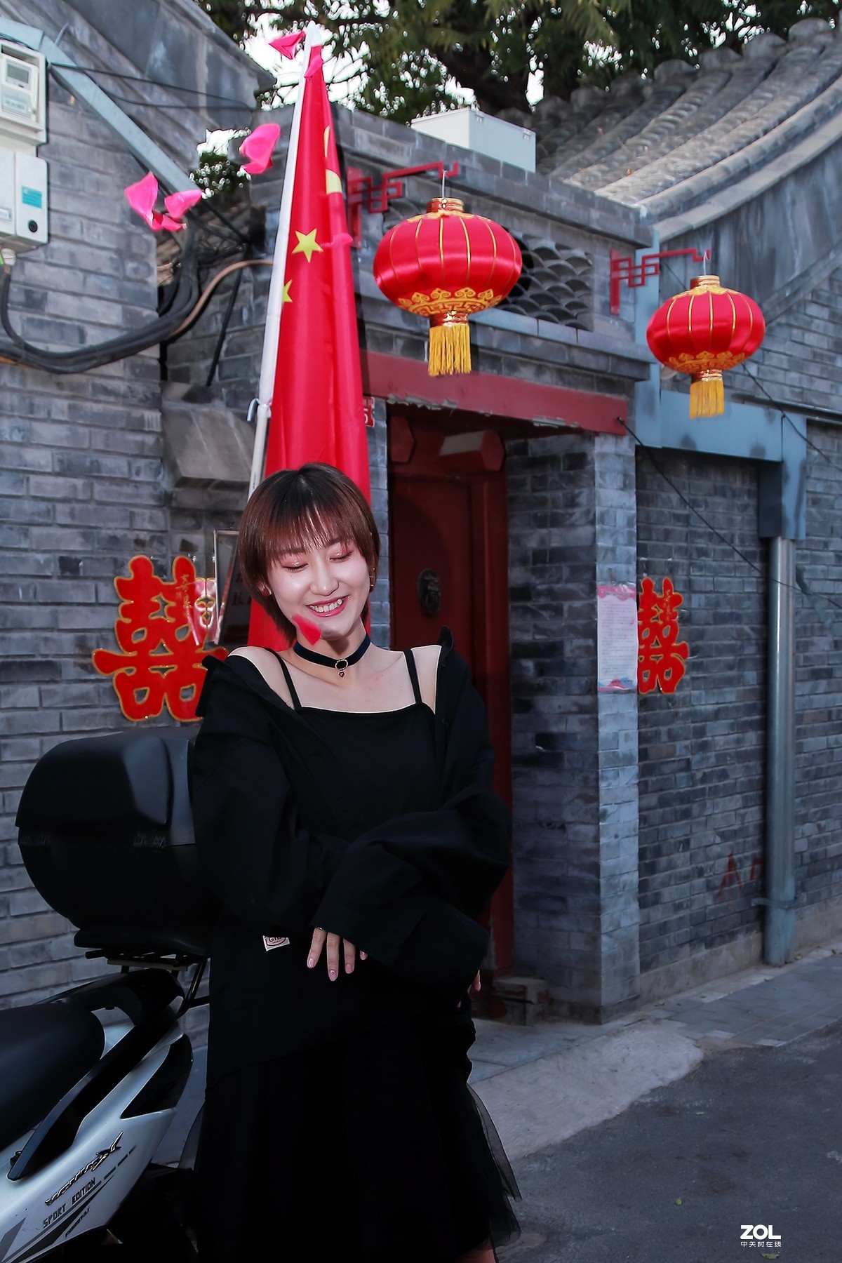 #街拍组# 五星红旗我为你自豪！