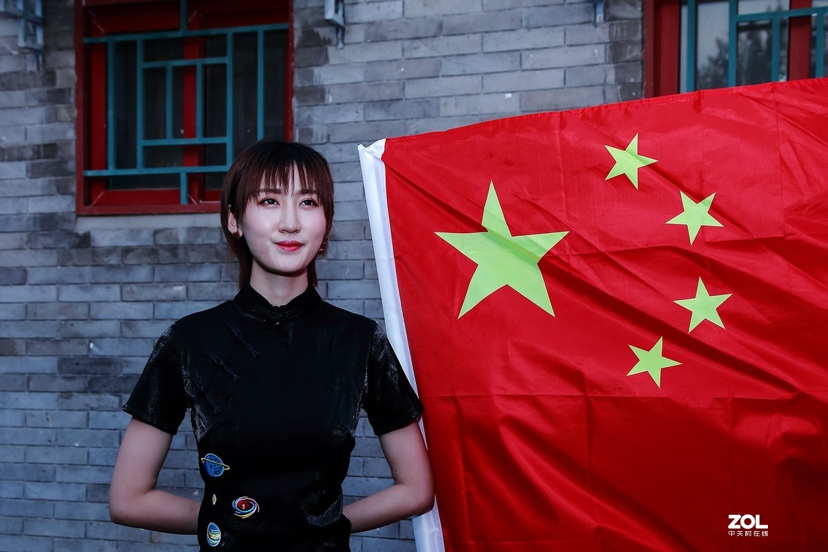 #街拍组# 五星红旗我为你自豪！