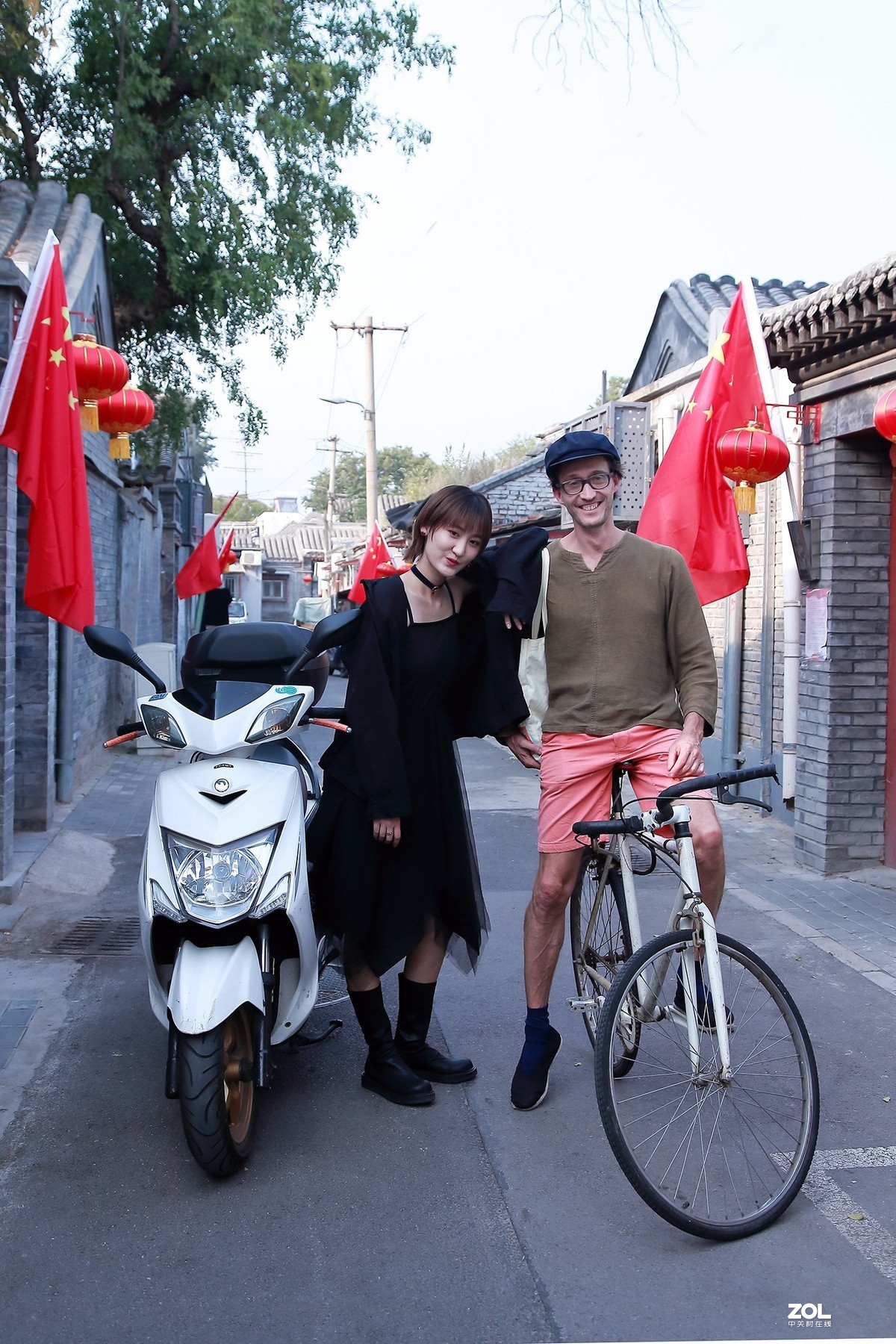 #街拍组# 五星红旗我为你自豪！